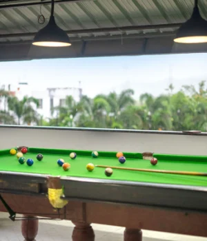 POOL-TABLE